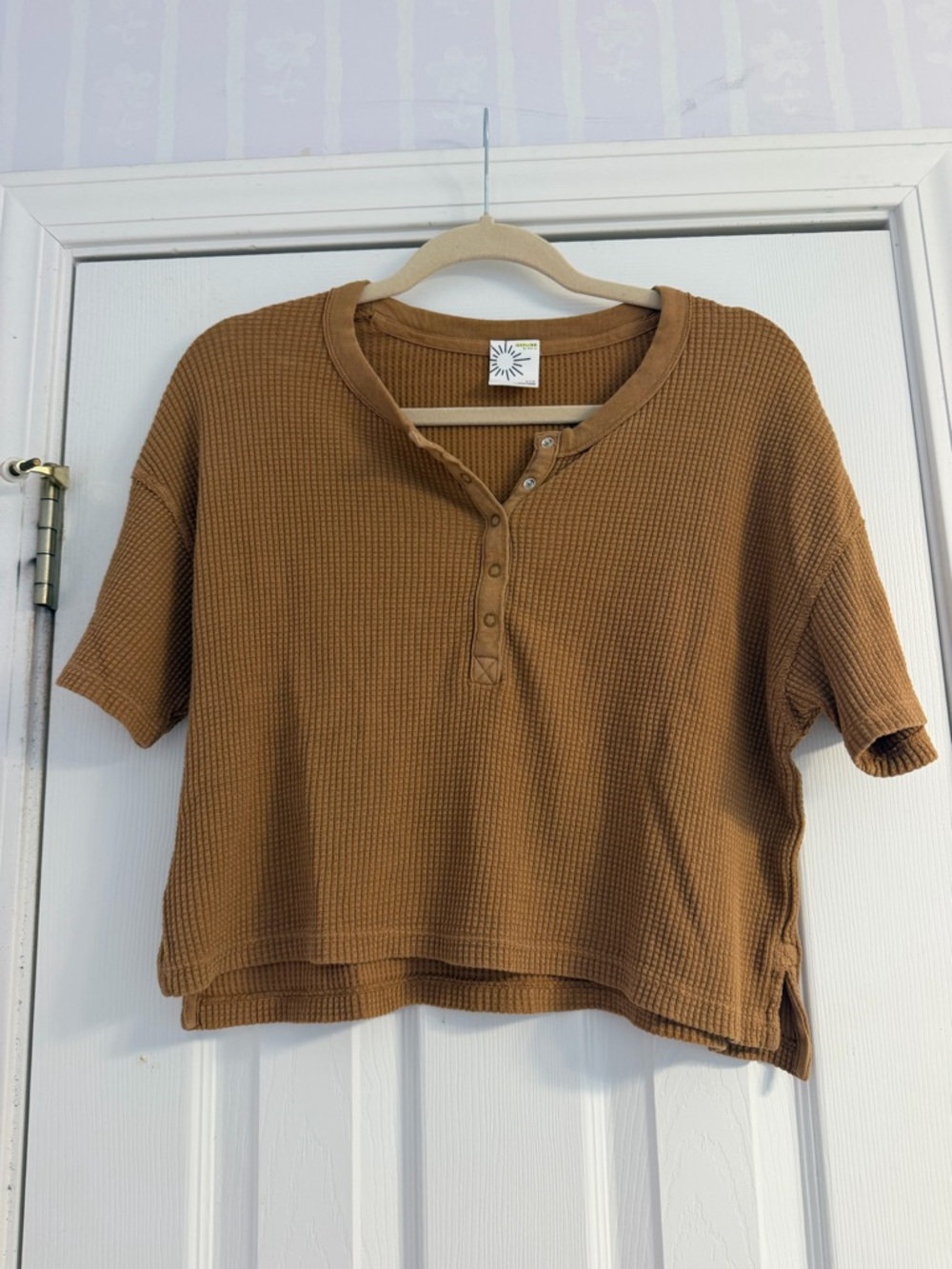 Offline by Aerie Wow! Waffle Short Sleeve Henley T-shirt
Size: Small